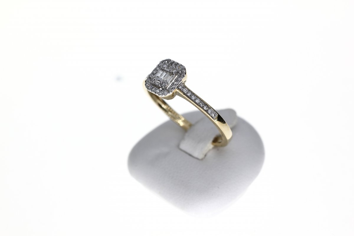 Baquette Entourage Diamant Ring Geelgoud